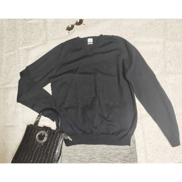 Au Printemps Paris Sweaters - Merino Vneck black sweater